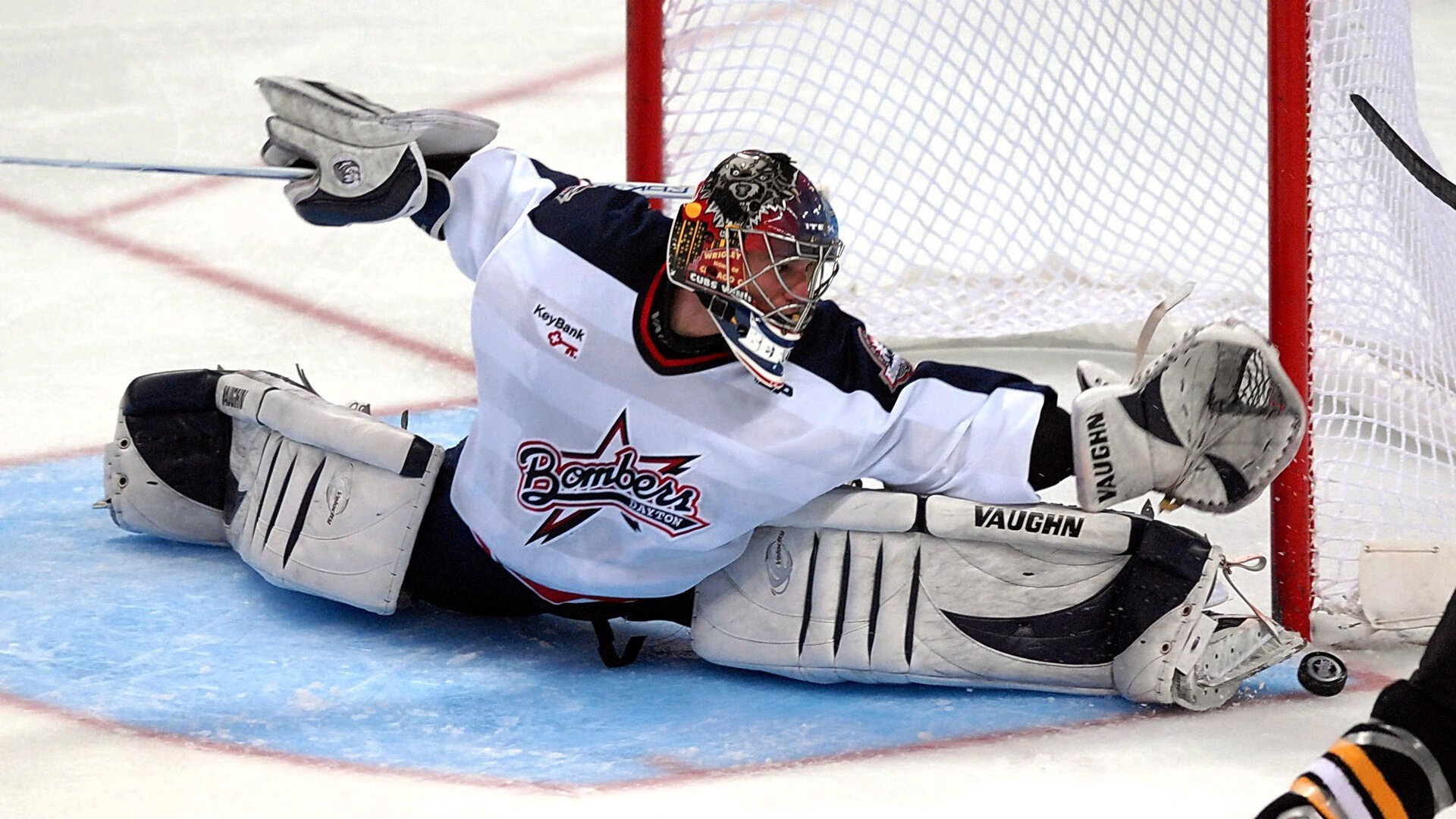 中甲联赛“龙江德比”黑龙江冰城主场力克延边龙鼎 球迷看台红旗飘扬